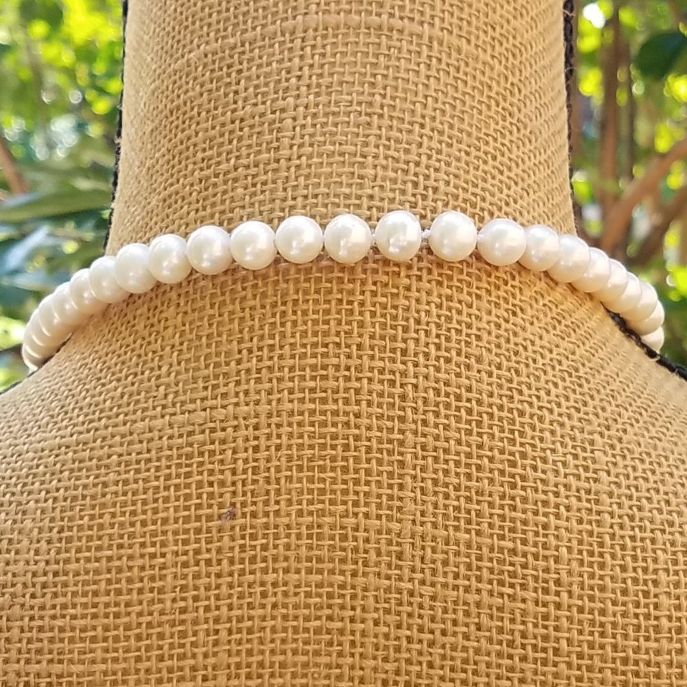 Pearls with Clear Acrylic Pieces💋💋 - Picture 5 of 5